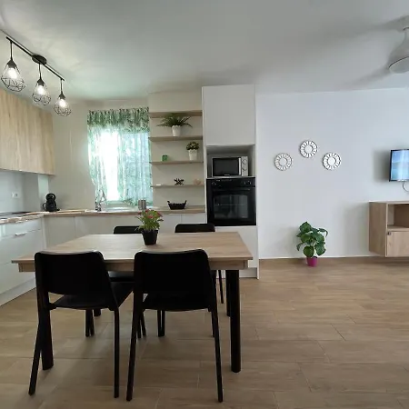 דירה Casa Melina ארונה